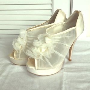 White by VeraWang Organza heels size 7M